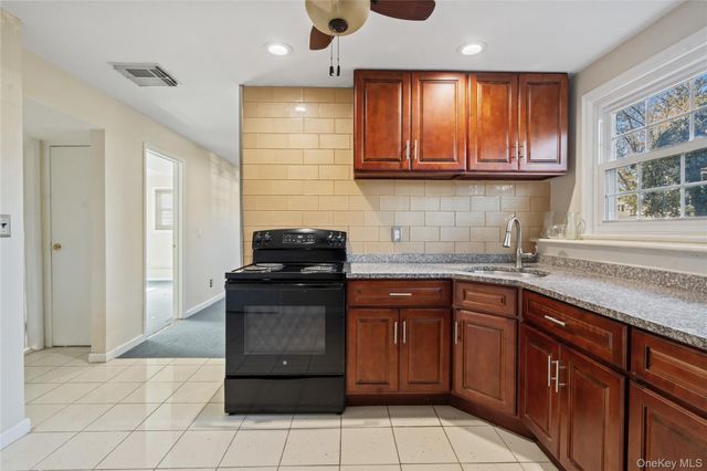 445 S Wellwood Avenue, Lindenhurst, NY 11757