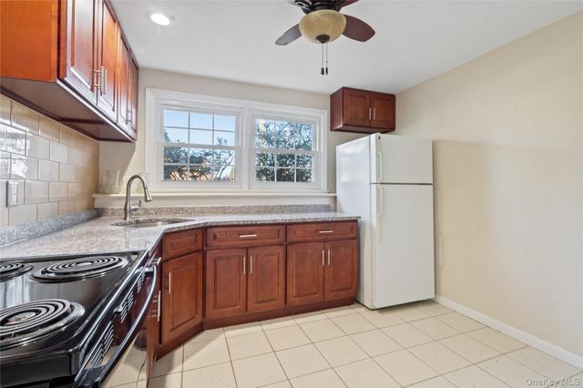 445 S Wellwood Avenue, Lindenhurst, NY 11757