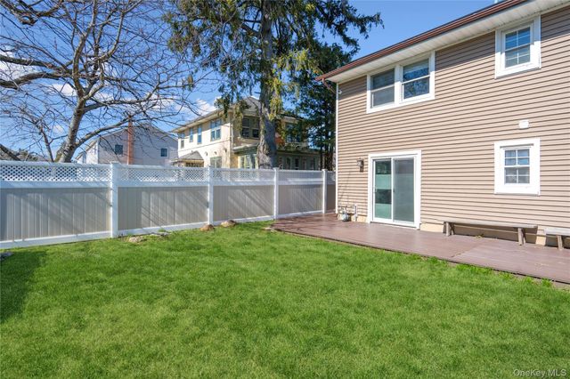 445 S Wellwood Avenue, Lindenhurst, NY 11757