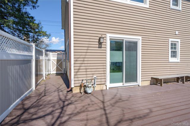 445 S Wellwood Avenue, Lindenhurst, NY 11757
