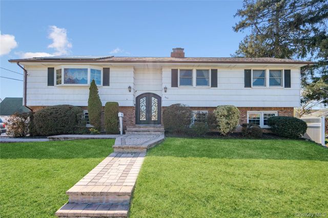 445 S Wellwood Avenue, Lindenhurst, NY 11757