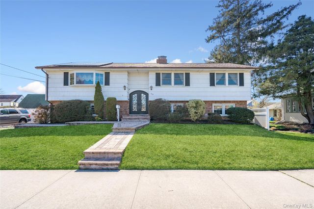 445 S Wellwood Avenue, Lindenhurst, NY 11757