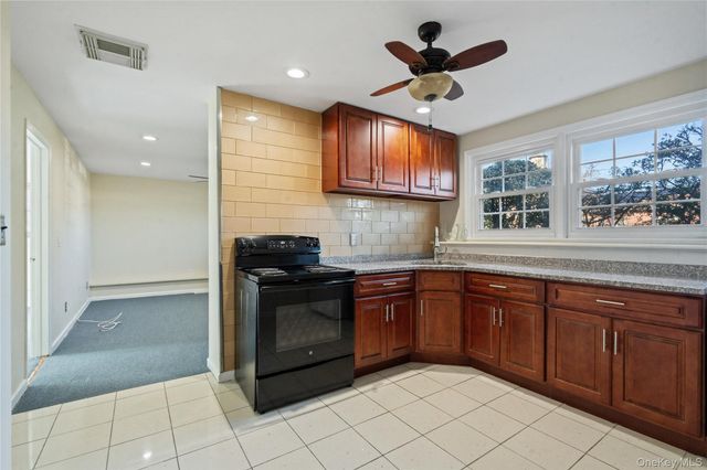 445 S Wellwood Avenue, Lindenhurst, NY 11757