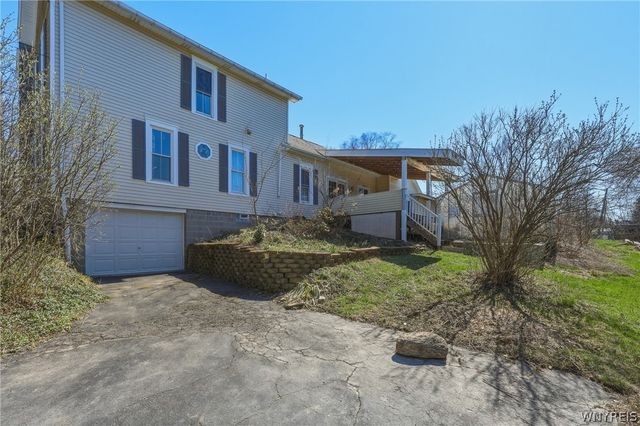 66 Canada Street, Holland, NY 14080