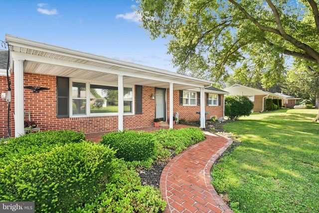 627 PINE HILL RD, Lititz, PA 17543