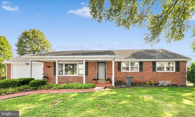627 PINE HILL RD, Lititz, PA 17543