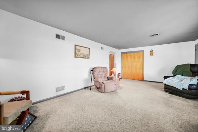 627 PINE HILL RD, Lititz, PA 17543