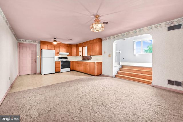 627 PINE HILL RD, Lititz, PA 17543