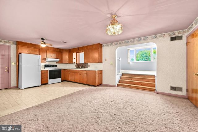 627 PINE HILL RD, Lititz, PA 17543