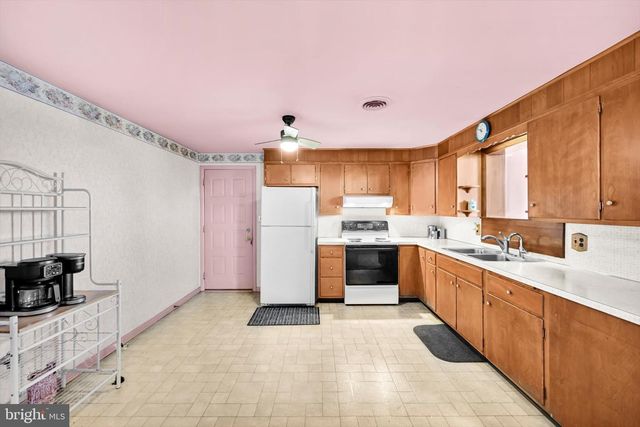 627 PINE HILL RD, Lititz, PA 17543