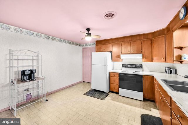 627 PINE HILL RD, Lititz, PA 17543