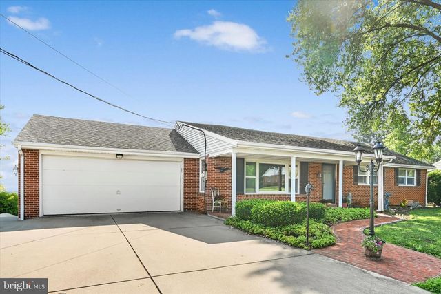 627 PINE HILL RD, Lititz, PA 17543