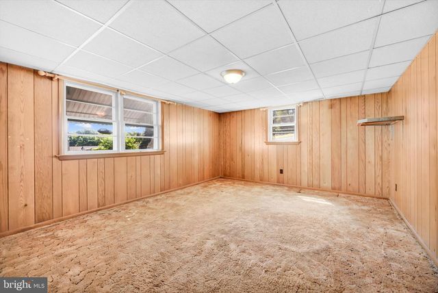 627 PINE HILL RD, Lititz, PA 17543