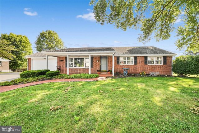 627 PINE HILL RD, Lititz, PA 17543
