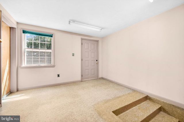 627 PINE HILL RD, Lititz, PA 17543