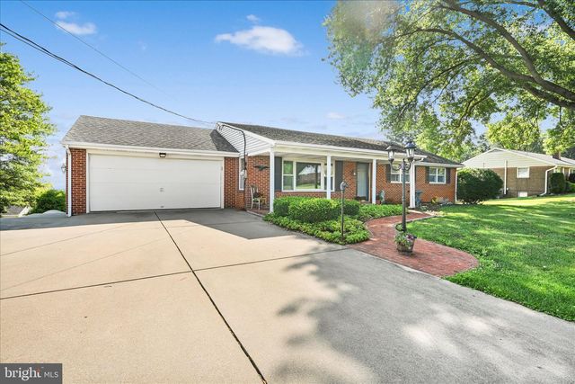 627 PINE HILL RD, Lititz, PA 17543