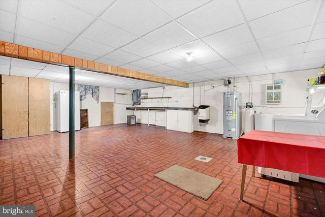 627 PINE HILL RD, Lititz, PA 17543