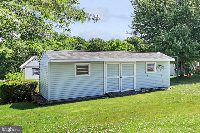 627 PINE HILL RD, Lititz, PA 17543