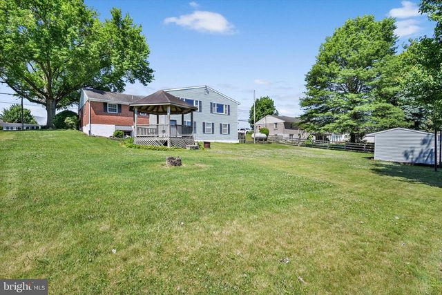 627 PINE HILL RD, Lititz, PA 17543