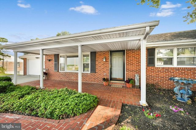 627 PINE HILL RD, Lititz, PA 17543