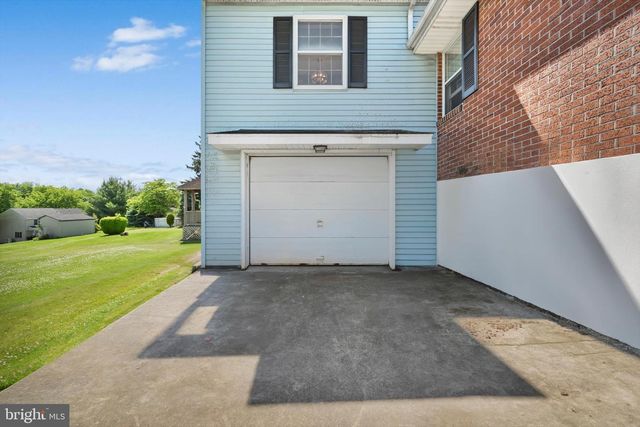 627 PINE HILL RD, Lititz, PA 17543
