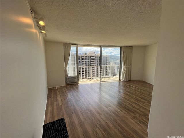 750 Amana Street 2005, Honolulu, HI 96814