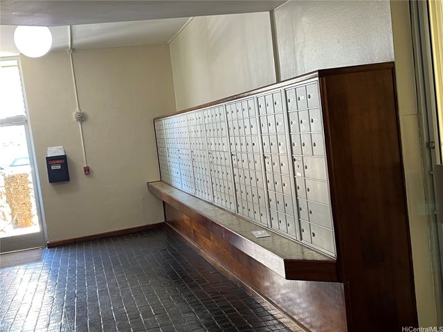 750 Amana Street 2005, Honolulu, HI 96814