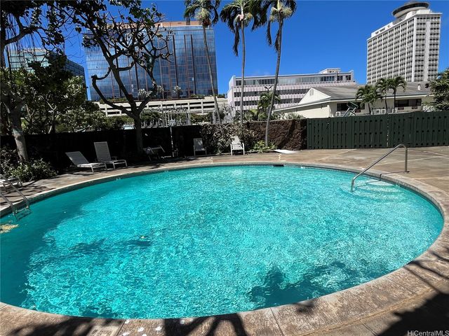 750 Amana Street 2005, Honolulu, HI 96814