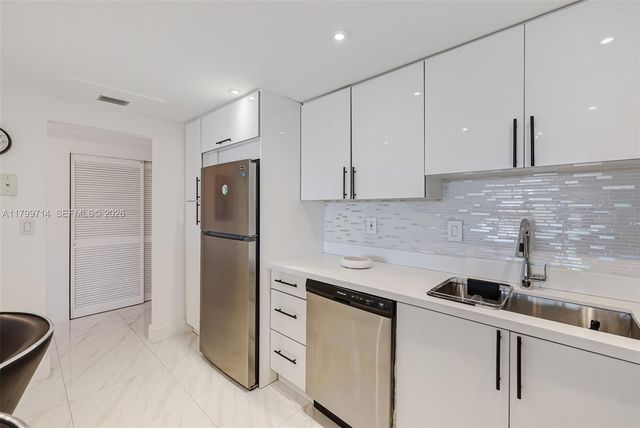 19370 Collins Avenue 324, Sunny Isles Beach, FL 33160