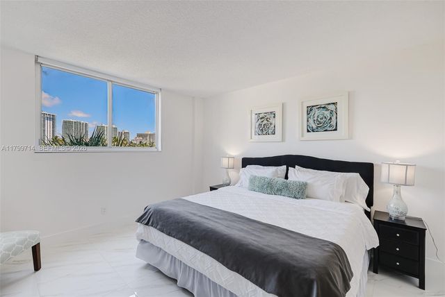19370 Collins Avenue 324, Sunny Isles Beach, FL 33160