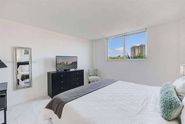19370 Collins Avenue 324, Sunny Isles Beach, FL 33160