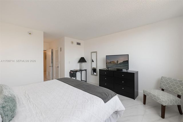 19370 Collins Avenue 324, Sunny Isles Beach, FL 33160