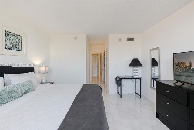 19370 Collins Avenue 324, Sunny Isles Beach, FL 33160
