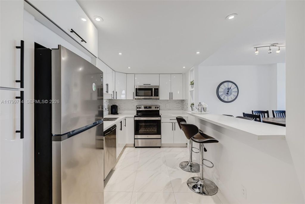 19370 Collins Avenue 324, Sunny Isles Beach, FL 33160