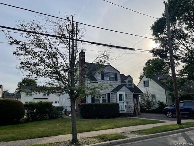 17 Pierce Street, Hicksville, NY 11801