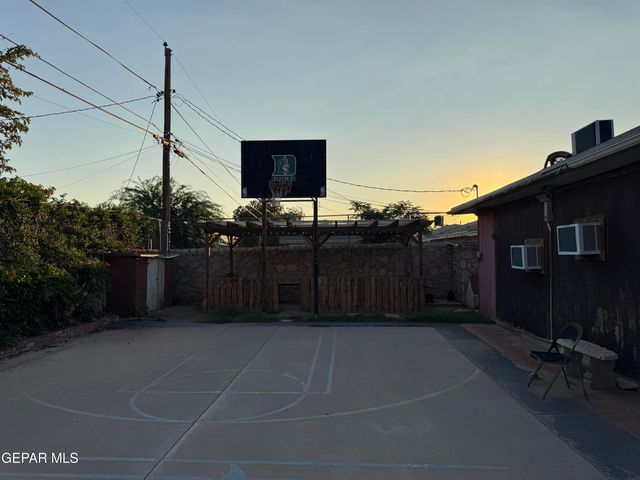 8208 Dempsey Avenue, El Paso, TX 79925