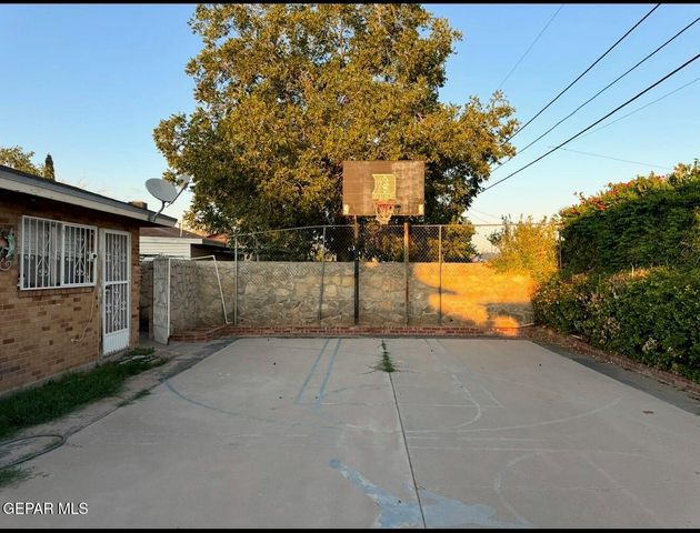 8208 Dempsey Avenue, El Paso, TX 79925