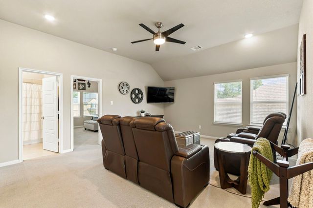 7050 Lauren Oak Drive, Conroe, TX 77304