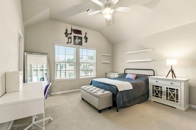 7050 Lauren Oak Drive, Conroe, TX 77304