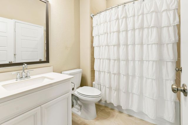 7050 Lauren Oak Drive, Conroe, TX 77304