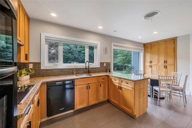 125 Hicks Lane, Great Neck, NY 11024