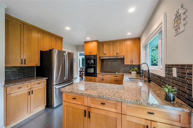 125 Hicks Lane, Great Neck, NY 11024