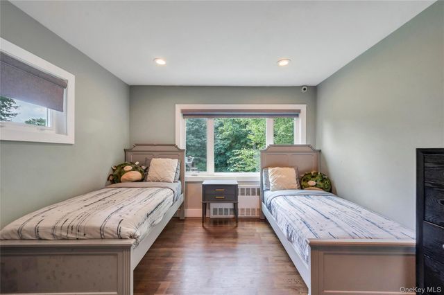125 Hicks Lane, Great Neck, NY 11024