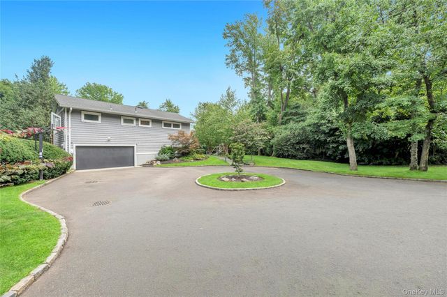 125 Hicks Lane, Great Neck, NY 11024