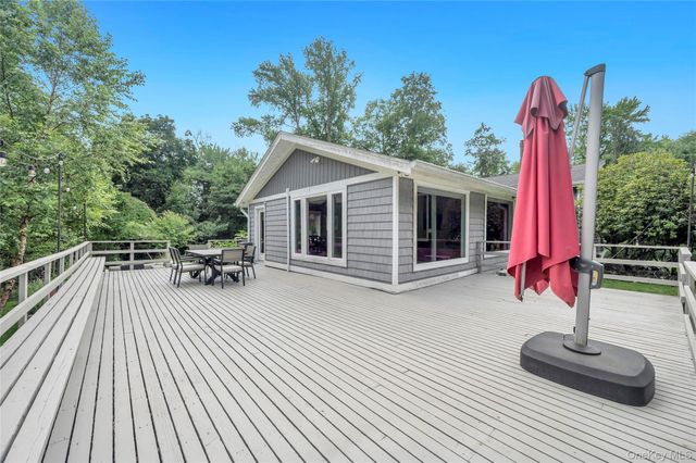 125 Hicks Lane, Great Neck, NY 11024