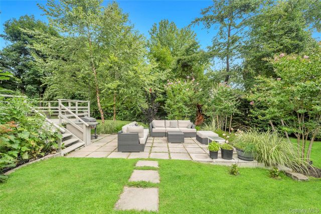 125 Hicks Lane, Great Neck, NY 11024