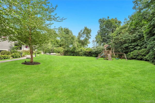 125 Hicks Lane, Great Neck, NY 11024