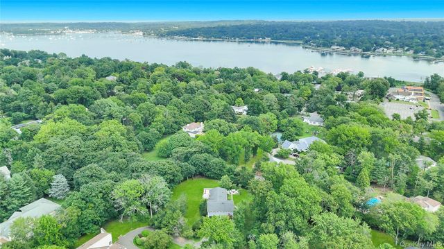 125 Hicks Lane, Great Neck, NY 11024