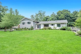 125 Hicks Lane, Great Neck, NY 11024