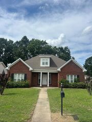 207 Petersburgh, Dothan, AL 36305
